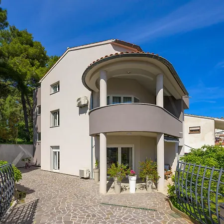 Tika Apartamento Pula